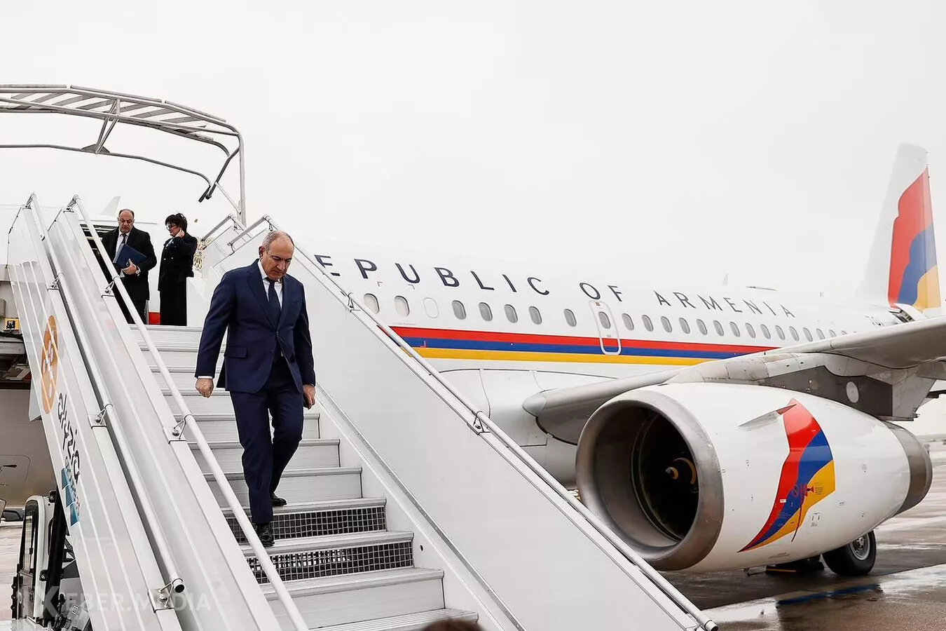 Paşinyanın təyyarəsi Moskvaya enə bilmədi