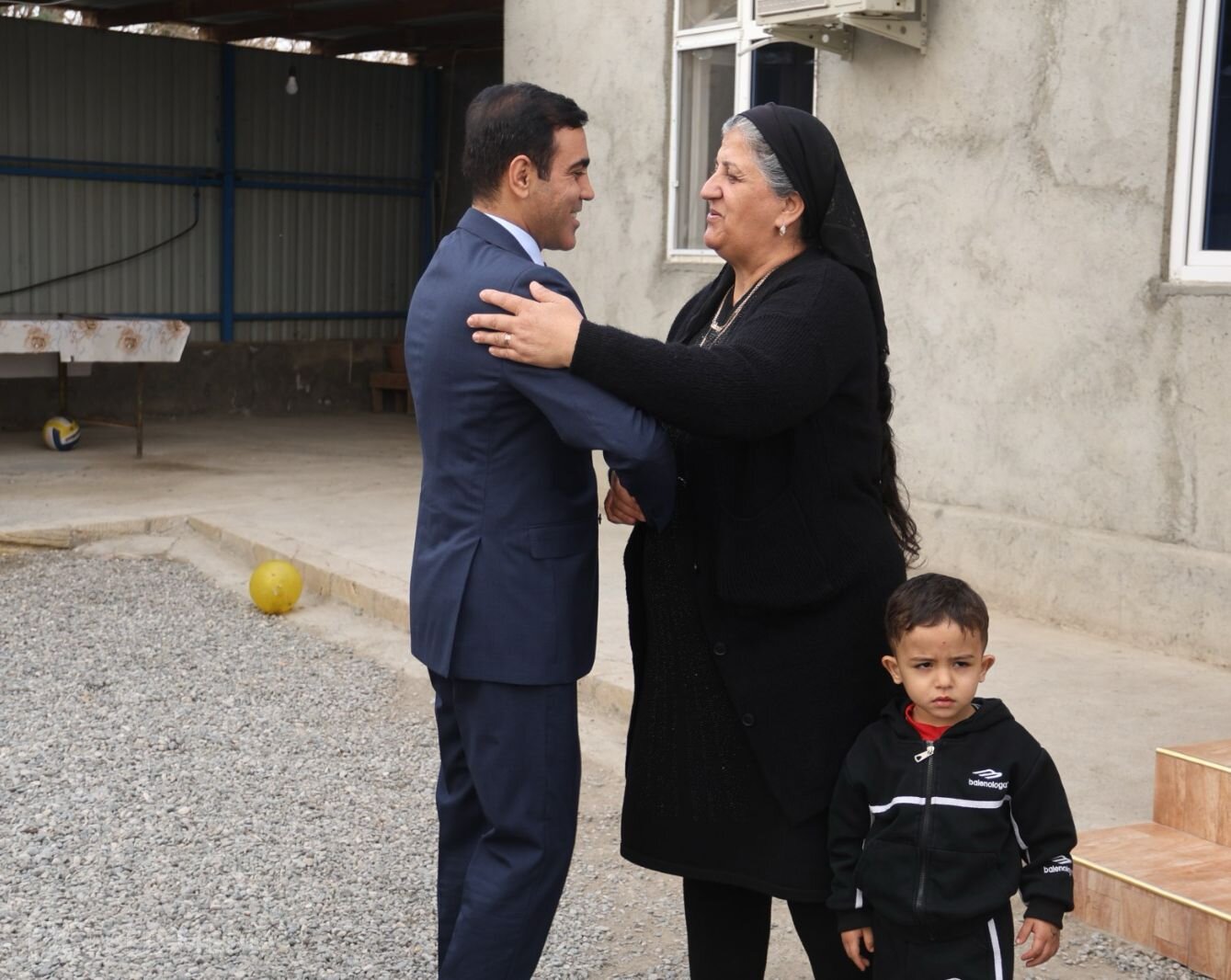 Millət vəkili Tərtərdə şəhid ailəsinin evində