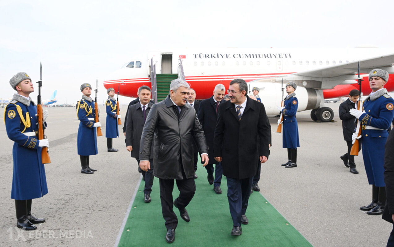Cevdet Yılmaz Azərbaycana səfərə gəlib