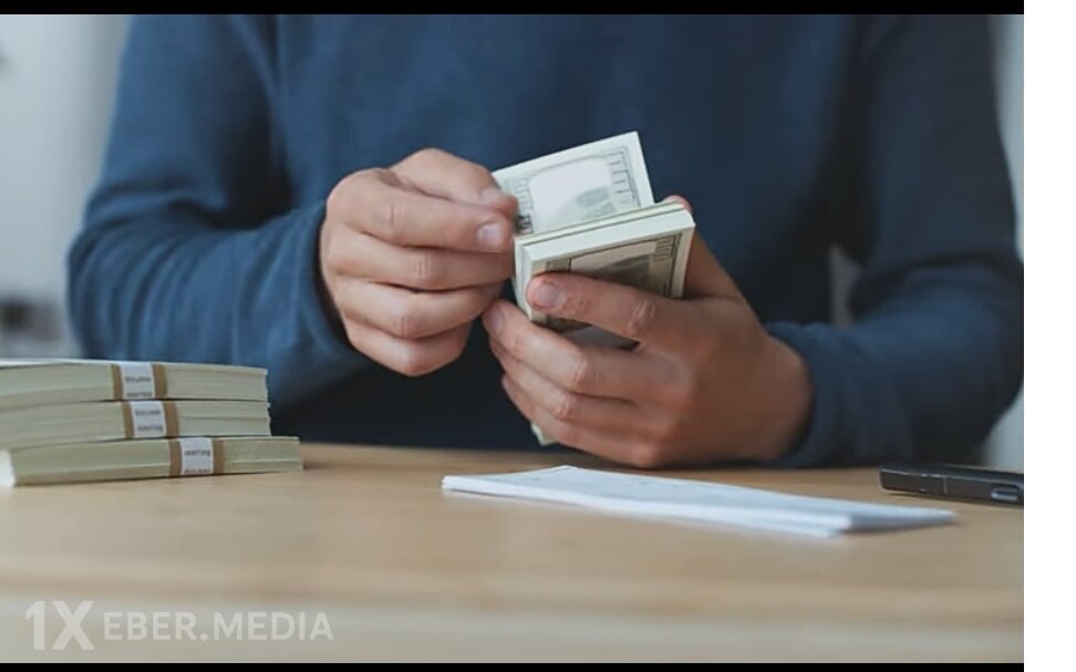 Bakı sakinindən İDDİA: 200 min dolları mənimsənildi