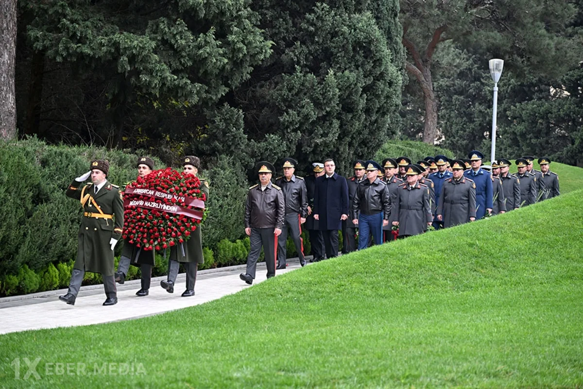 Generallar Fəxri xiyabanda