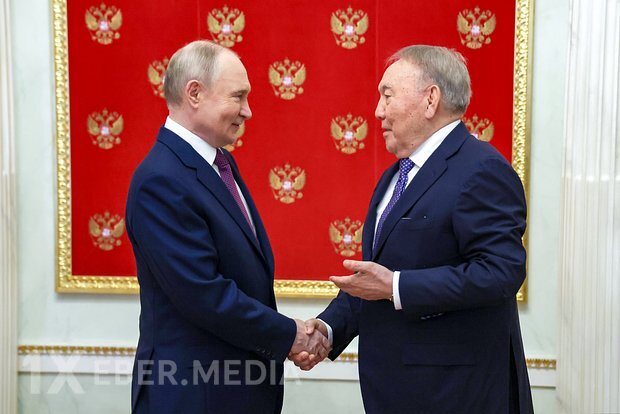 Putin Nazarbayevlə görüşüb