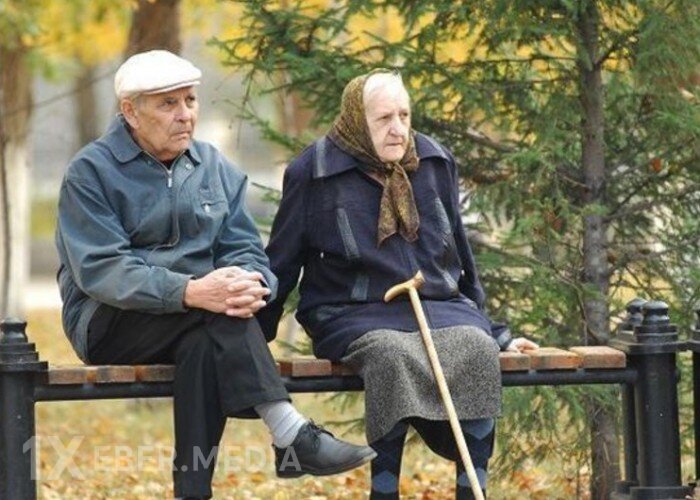 Azərbaycanda qadınlarla kişilərin pensiya yaşı bərabər olacaq