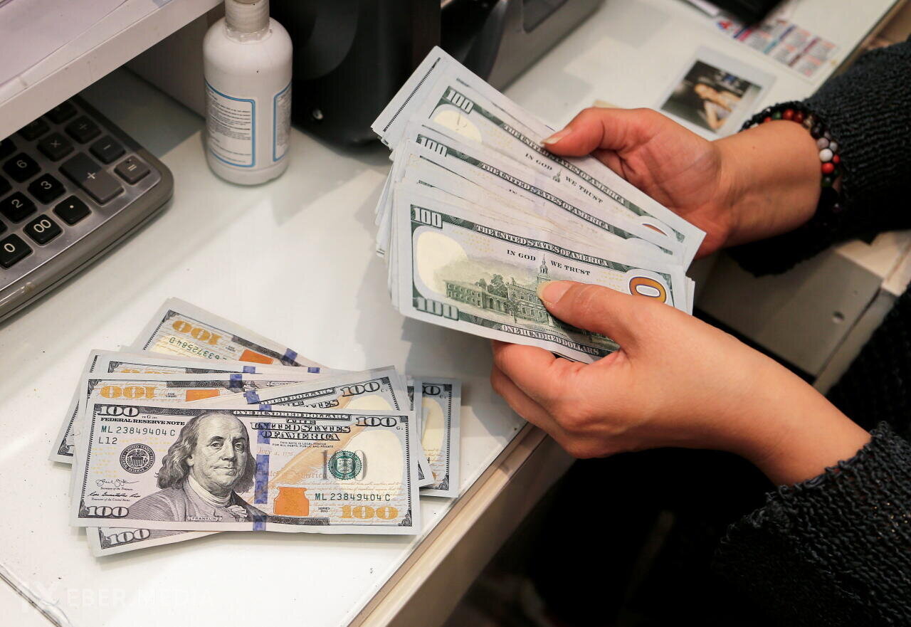 Dollar almaq istəyənlərin NƏZƏRİNƏ