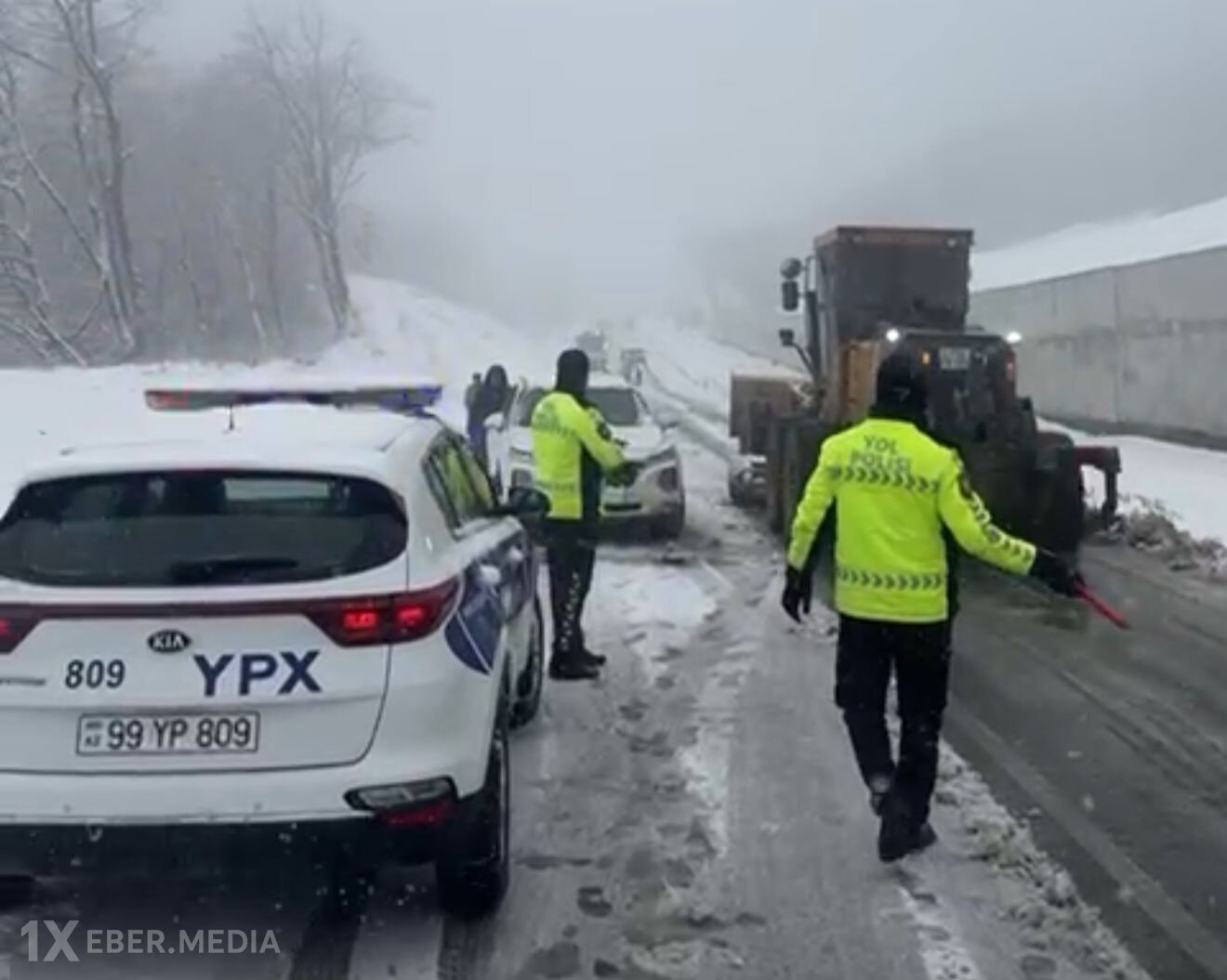 Qarlı havaya görə əlavə polis naryadları cəlb edildi