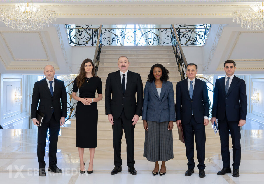 Prezident yerli televiziya kanallarına müsahibə verdi - Fotolar