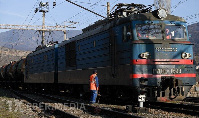 Azərbaycandan 7600 ton yanacaq gəlir - Papoyan