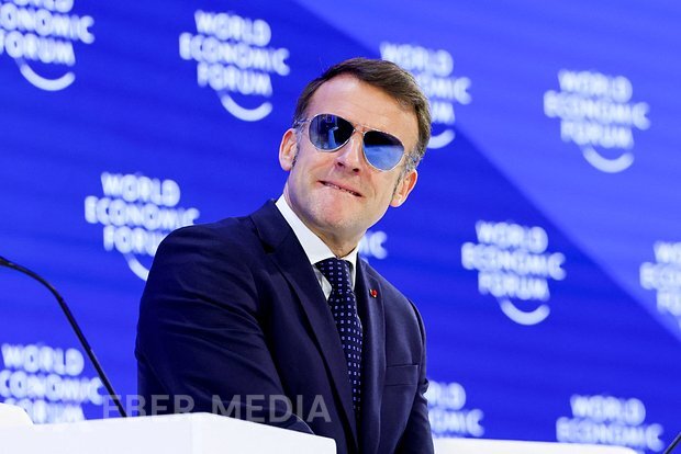 Sobçak Makronun Davos forumundakı eynəkli görünüşünü təriflədi