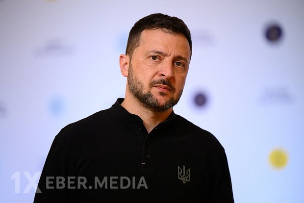 Zelenski Ukraynada fövqəladə vəziyyət elan etdi