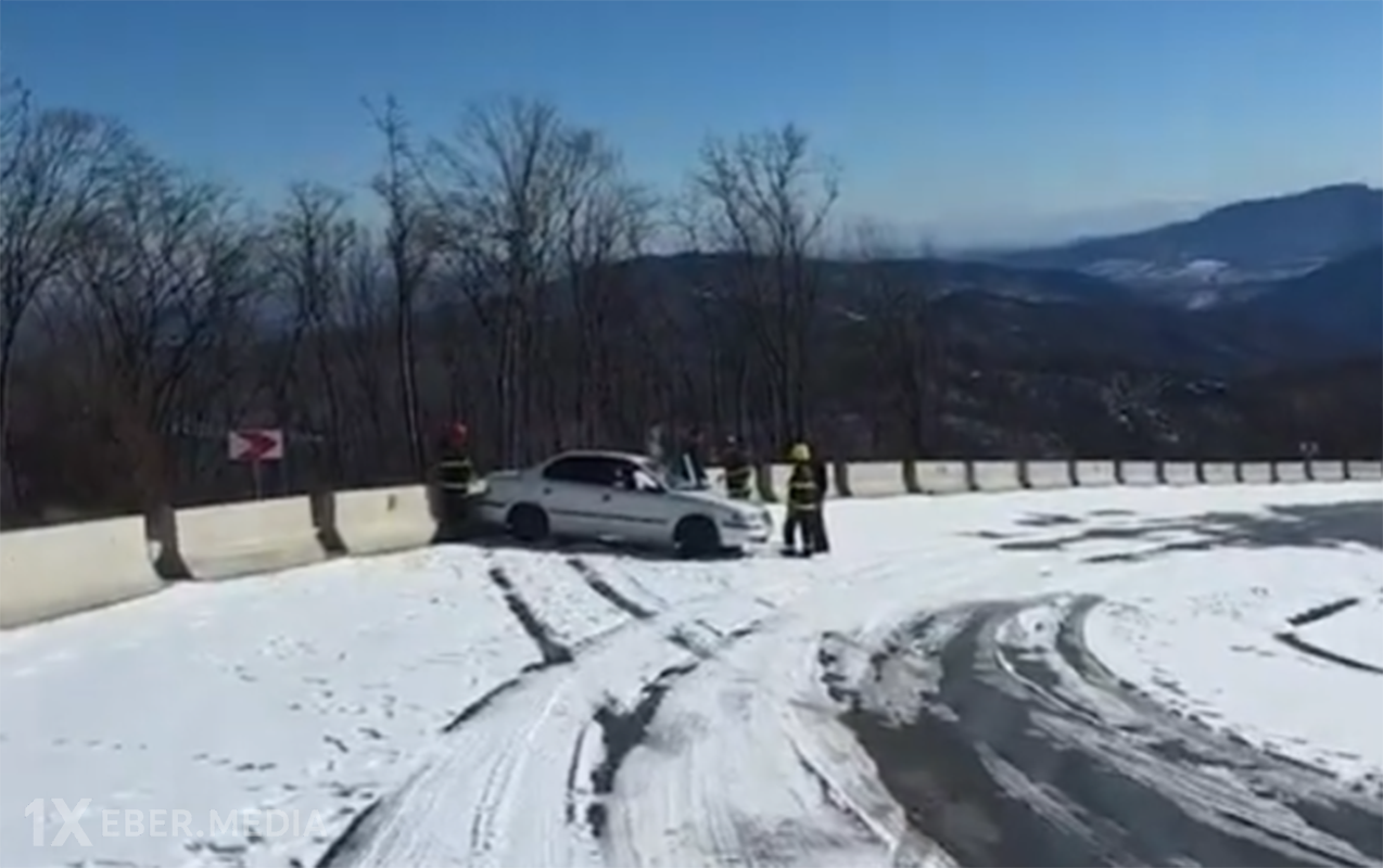 Yollar buz bağladı, vətəndaşlar köməksiz qaldı - Video