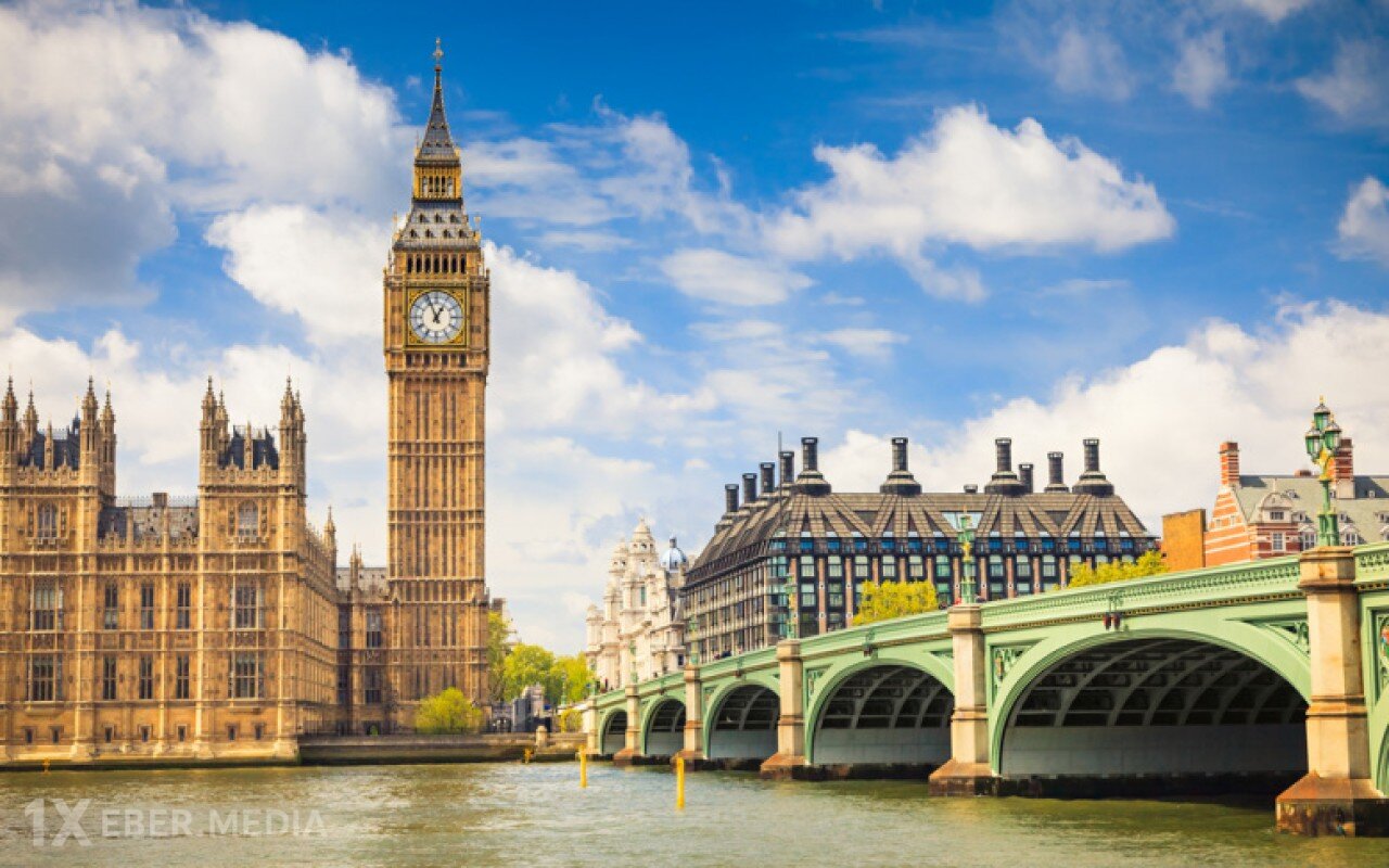 Rus diplomat Londondan qovuldu