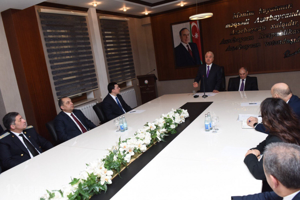 İcra başçısı kollektivə təqdim edildi