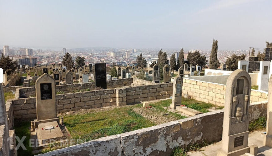 Qəbiristanlıqda bazar açıblar