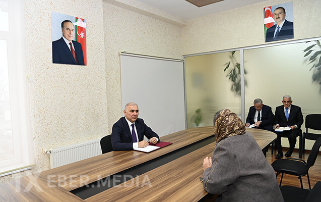 Vüqar Əhmədov Qəbələdə vətəndaşları qəbul edib - Foto
