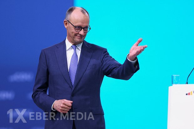 Merz Avropaya müharibə və sülh üçün müraciət etdi