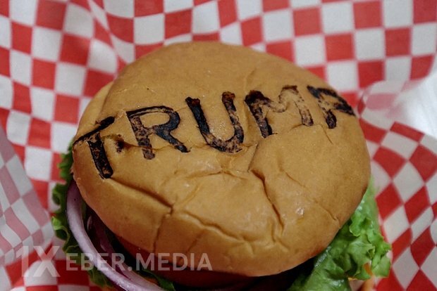 Tramp komandası üçün hamburger almaq üçün fast food restoranına gedib