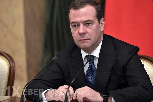 Medvedev Trampın bəzi ölkələrə münasibətini "sadəcə heyrətamiz" adlandırıb