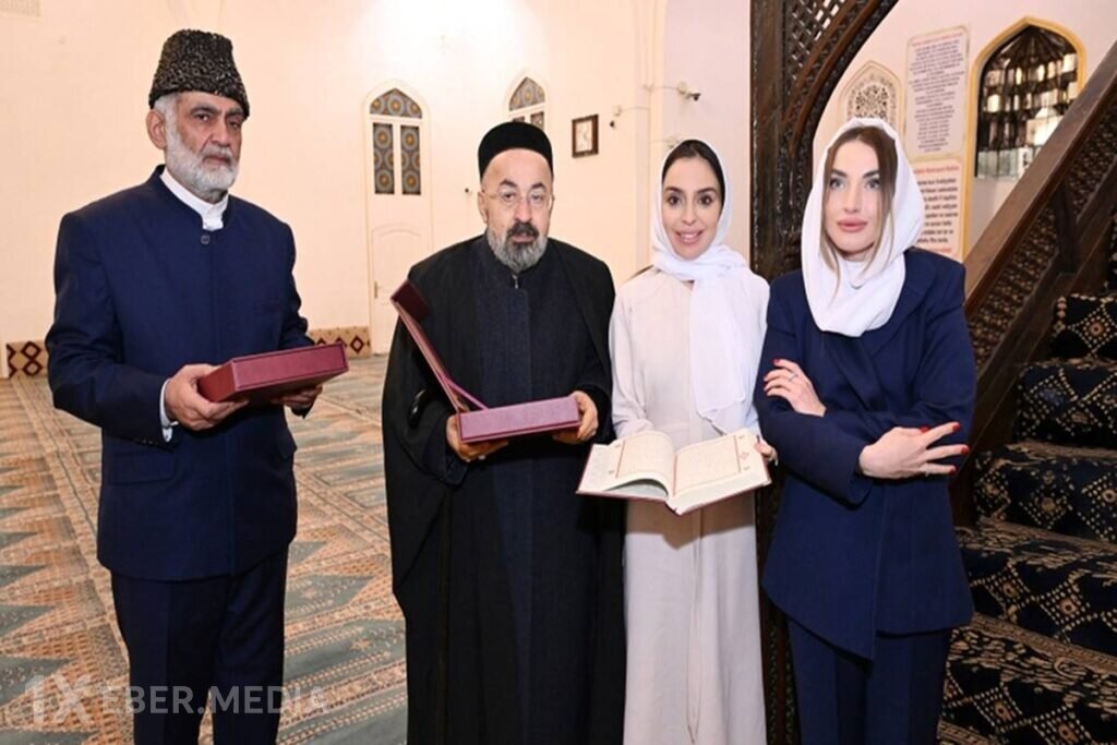 Prezident ailəsinə Şah Abbas məscidində “Qurani-Kərim” hədiyyə etdilər
