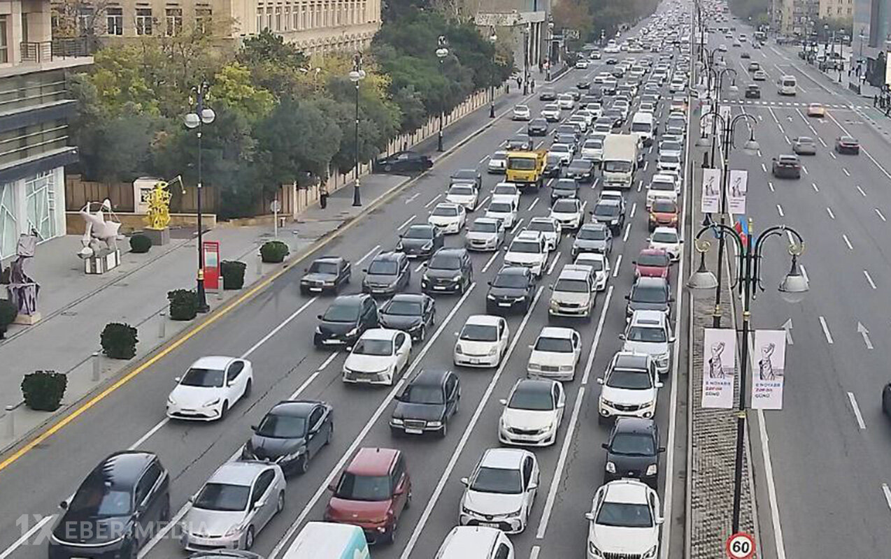 Bakıda 20 istiqamətdə nəqliyyatın sıxlığı yarandı