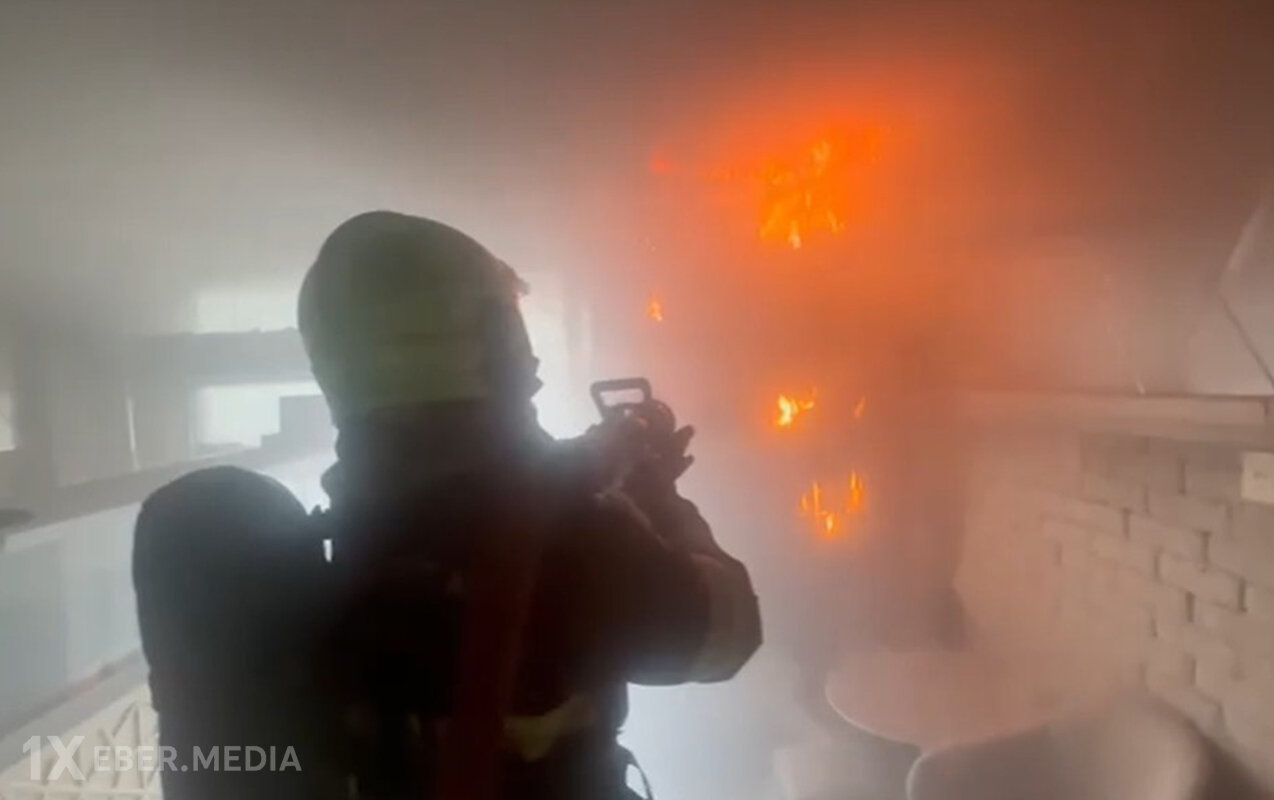 Bakıda şirniyyat mağazasında yanğın - Video