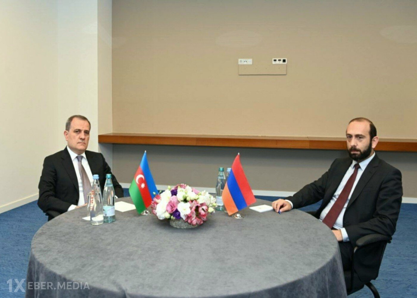 Ceyhun Bayramov Mirzoyanla müzakirə apardı