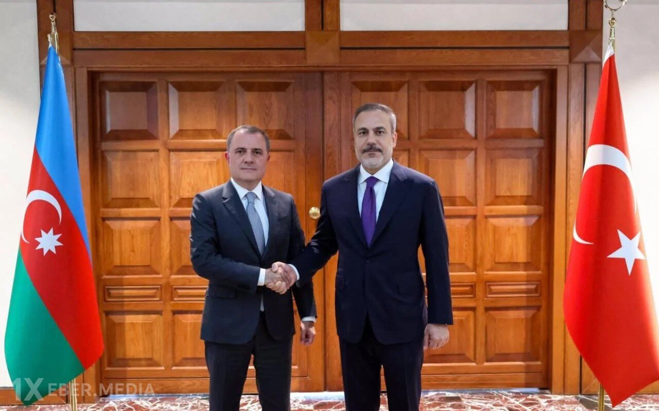 Hakan Fidan Ceyhun Bayramova zəng etdi