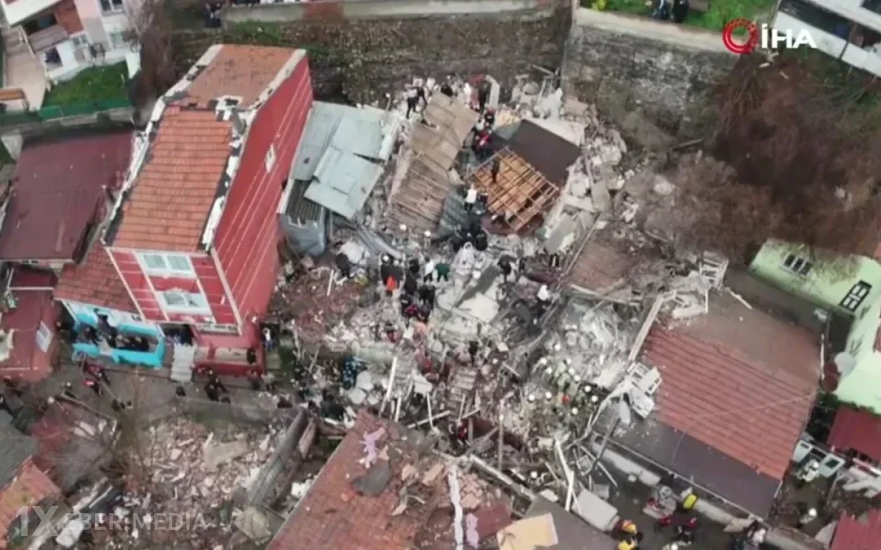 İstanbulda bina çökdü