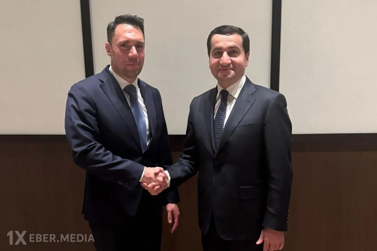 Hikmət Hacıyev Macarıstanda mühüm görüş keçirdi