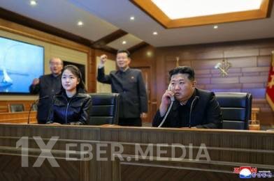 Kim Çen In və qızı "strateji təyinatlı" raketin sınaqdan keçirilməsini izləyib