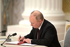 Putin geri qaytarılan pensiya töhfələrindən əldə edilən gəlir haqqında qanun imzaladı