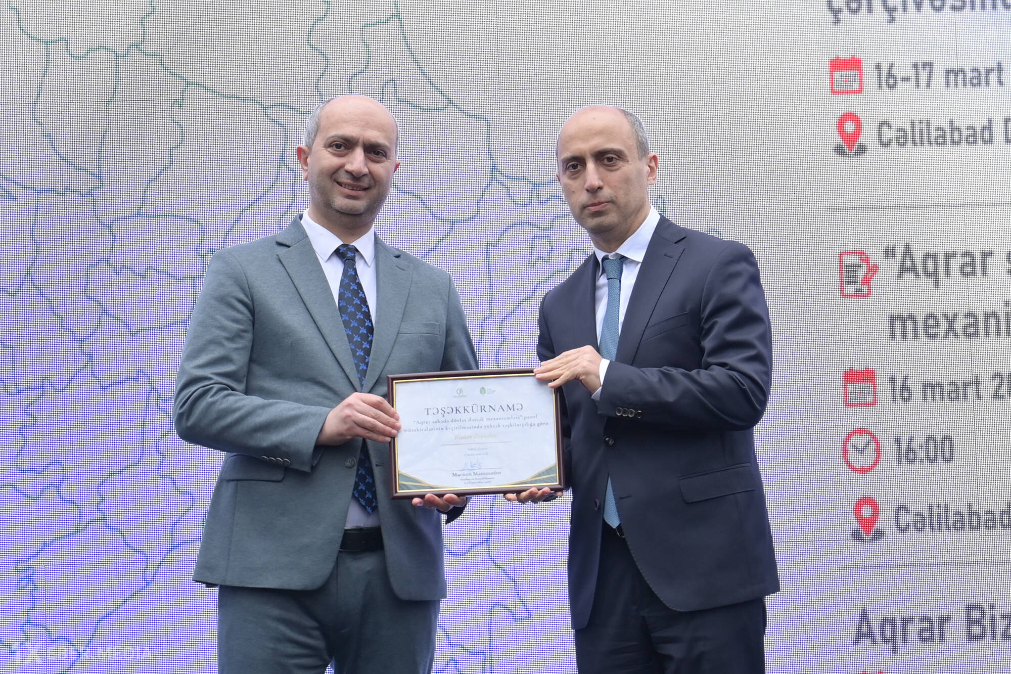Əmirullayev oxşarını təltif etdi