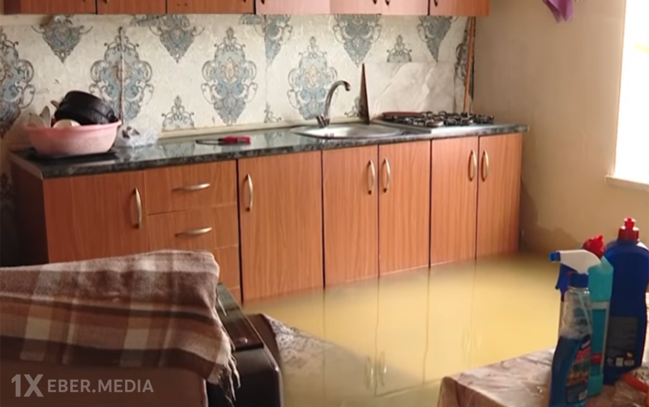 “Su dolan evlər çöksə, kim cavab verəcək?” - Video