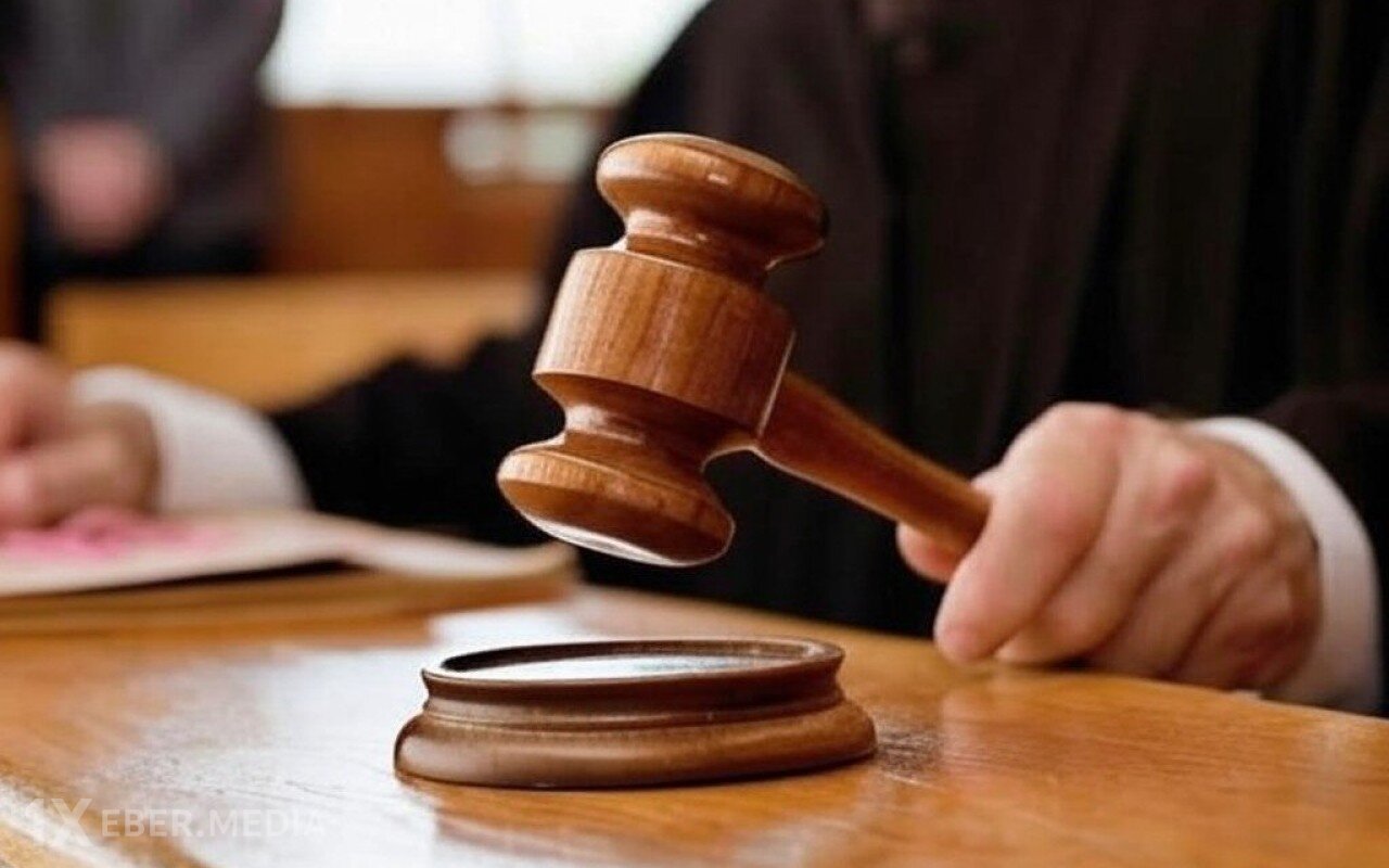 İki nəfəri öldürməyə cəhd edən şəxs hakim qarşısında