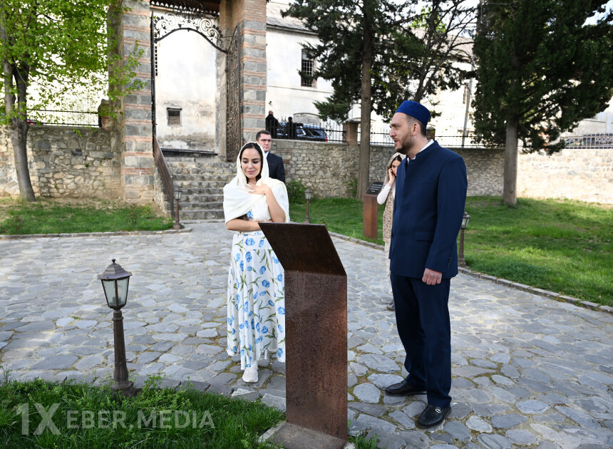 Leyla Əliyeva və Arzu Əliyeva Şəkidə Xan məscidini ziyarət ediblər
