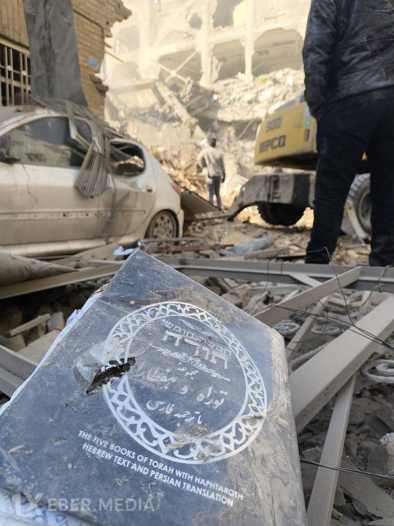 Tehranın mərkəzində sinaqoq ABŞ və İsrailin zərbələri nəticəsində dağılıb