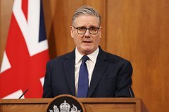 Starmer Putin və Trampdan şikayətləndi