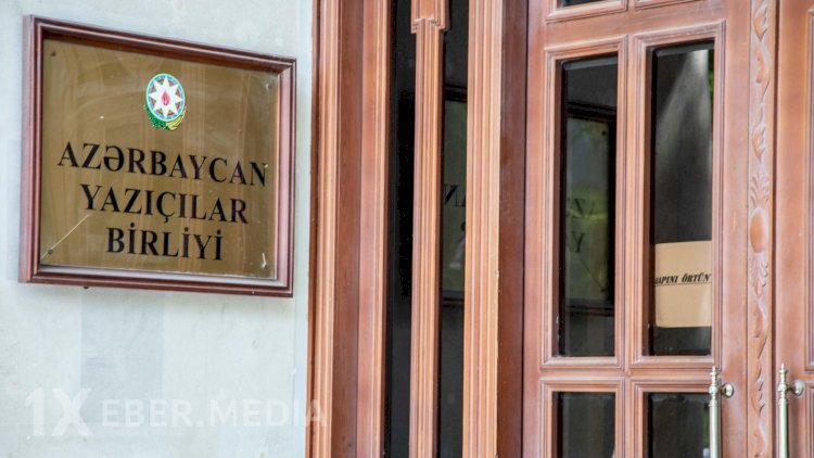 Bir qrup şəxsə Prezident təqaüdü verildi
