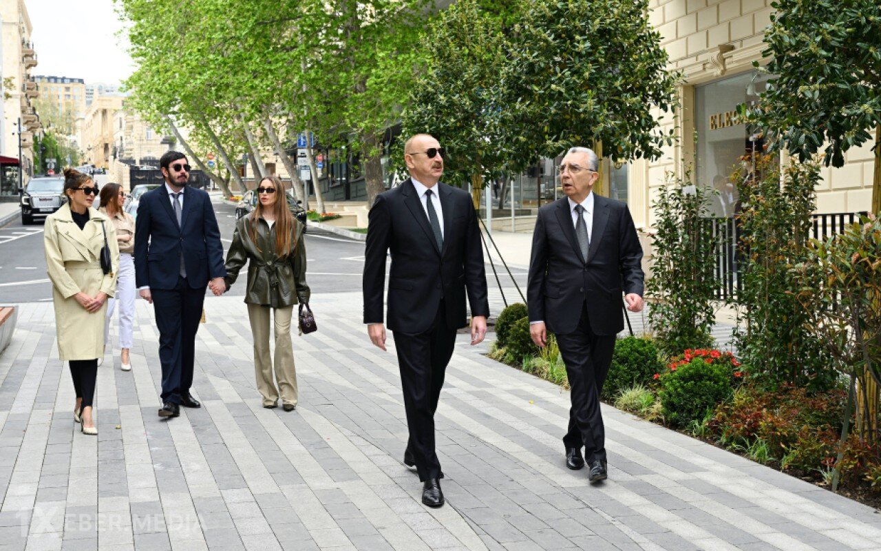 İlham Əliyev ailə ilə birlikdə İslam Səfərli küçəsinin açılışında iştirak etdi - FOTO