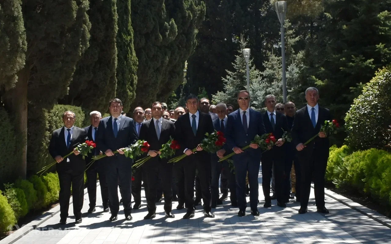 Yasamal rayon ictimaiyyəti Ulu Öndərin əziz xatirəsini yad etdi - FOTOLAR