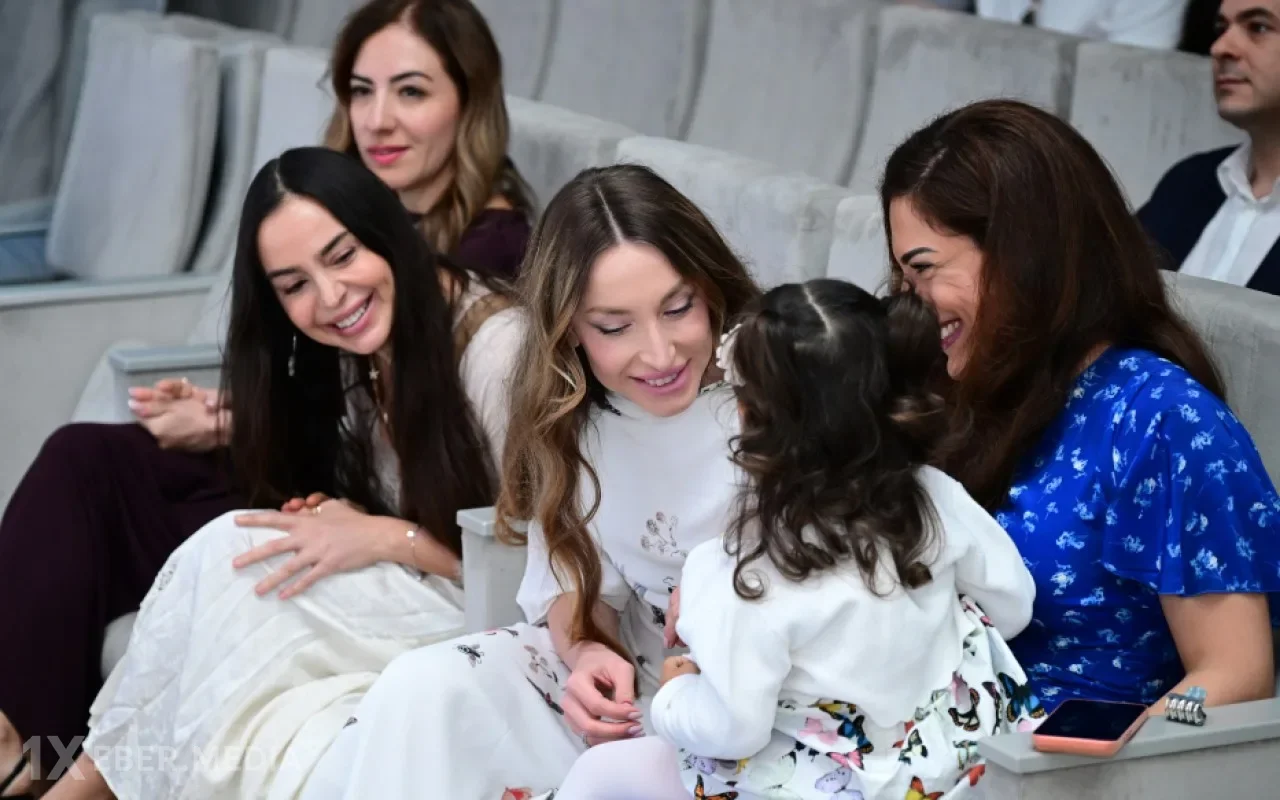 Leyla və Alena Əliyevalar Müstəqillik Gününə həsr olunmuş konserti izlədilər - FOTOLAR