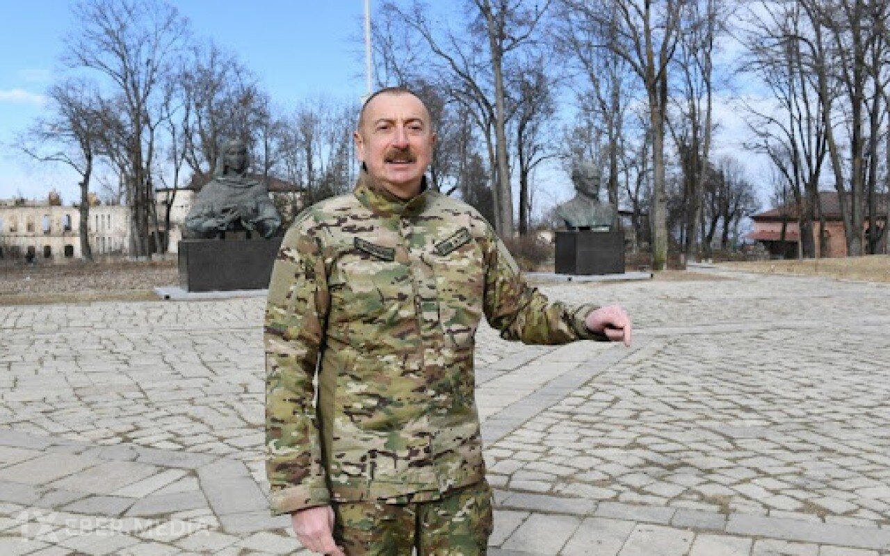 Prezident Şuşanın Böyük Qaladərəsi kəndində görülən işlərlə tanış olub