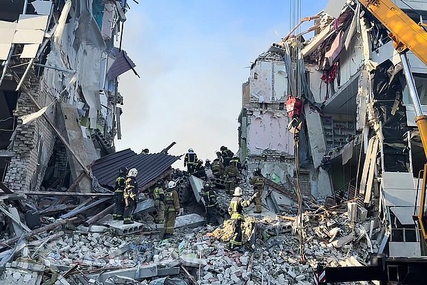Zaxarova bildirib ki, dünya mediası Ukrayna Silahlı Qüvvələrinin LXR-dəki zərbə yerinə getməyə hazırdır