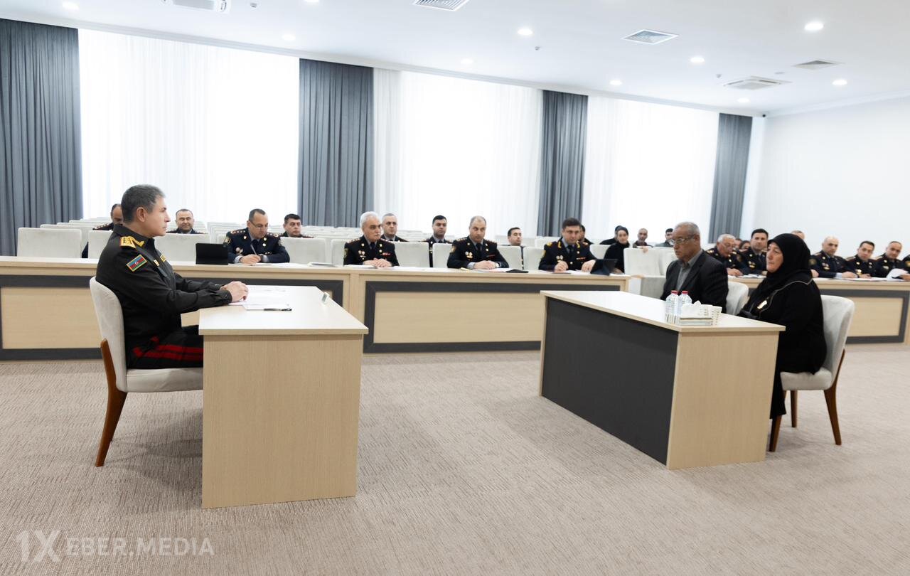 Nazir vətəndaşların müracitlərini həll etdi