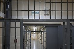 20 il oturaraq Rusiya istintaq təcridxanasında "əmrlərini" təyin etdi