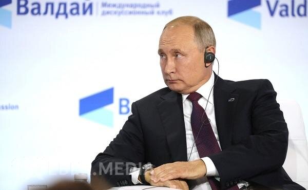 Putin seçilməmiş prezidenti təbrik edib