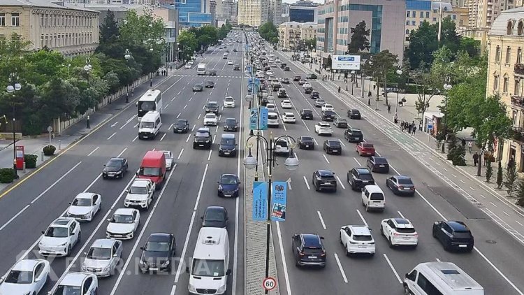 Paytaxtın bəzi küçələrində sıxlıq var - SİYAHI
