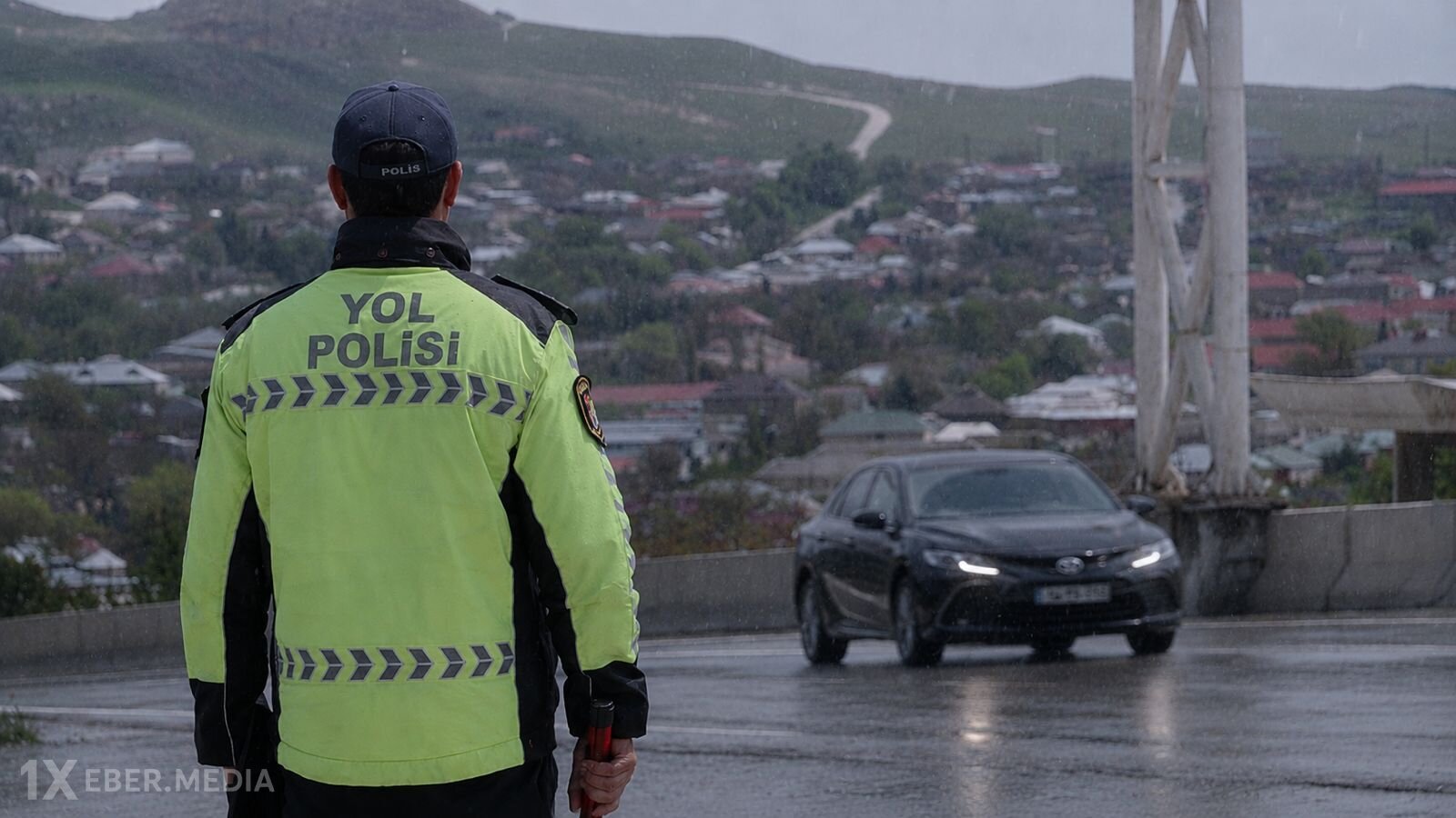 Yağışlı hava şəraiti ilə bağlı sürücülərə müraciət edildi