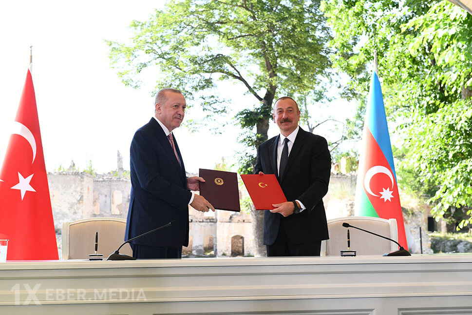 Şuşa Bəyannaməsi Azərbaycan-Türkiyə münasibətlərinin hüquqi-siyasi əsasını təşkil  edən ən mühüm sənədlərdən biri hesab olunur