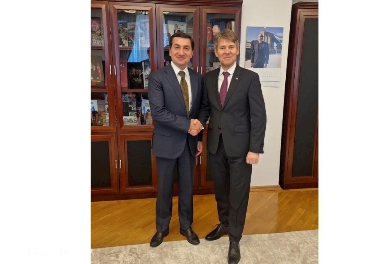 Hikmət Hacıyev Slovakiya XİN-in dövlət katibi ilə görüşüb