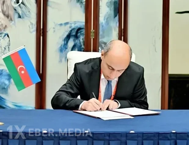 Azərbaycanda məktəblərdə telefon qadağan edildi - Nazirdən qərar
